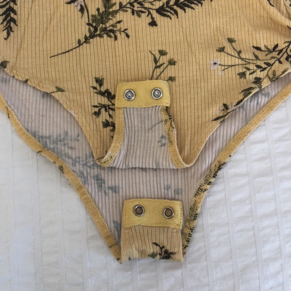Forever 21 floral bodysuit. - Picture 5 of 5
